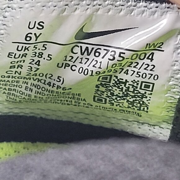 Nike Hustle D 10 Youth Basketball Sneakers Black & Silver CW6735-004 US Size 6Y - Picture 8 of 8